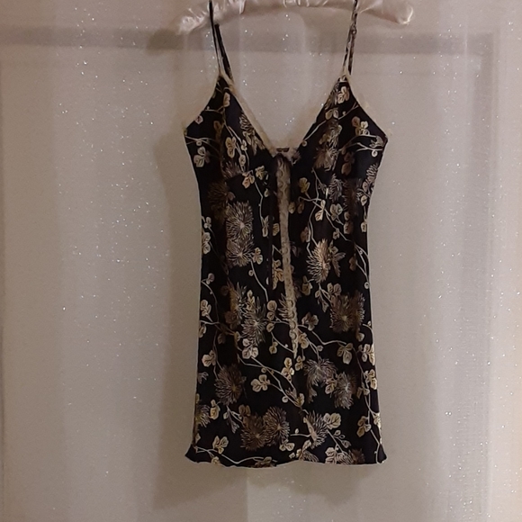 VS tie front nightie - Picture 2 of 11